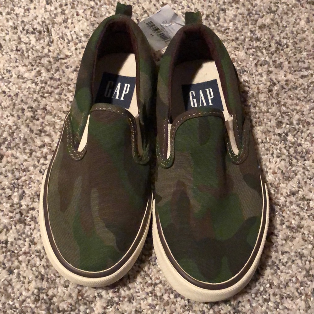 NWT Gap boys camouflage slip ons. Toddler size 11.